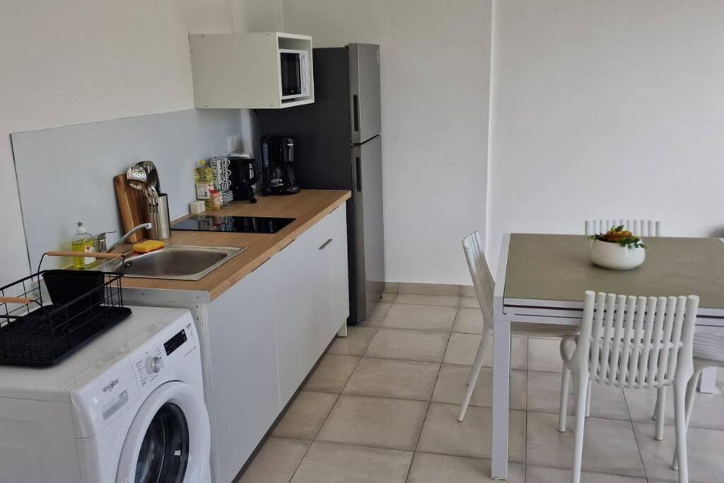 Joli T2 En Bas De Villa Vue Jardin Et Mer Vieux-Habitants Extérieur photo